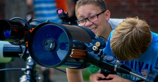 Sterrenkundige zomerkampen voor jongeren